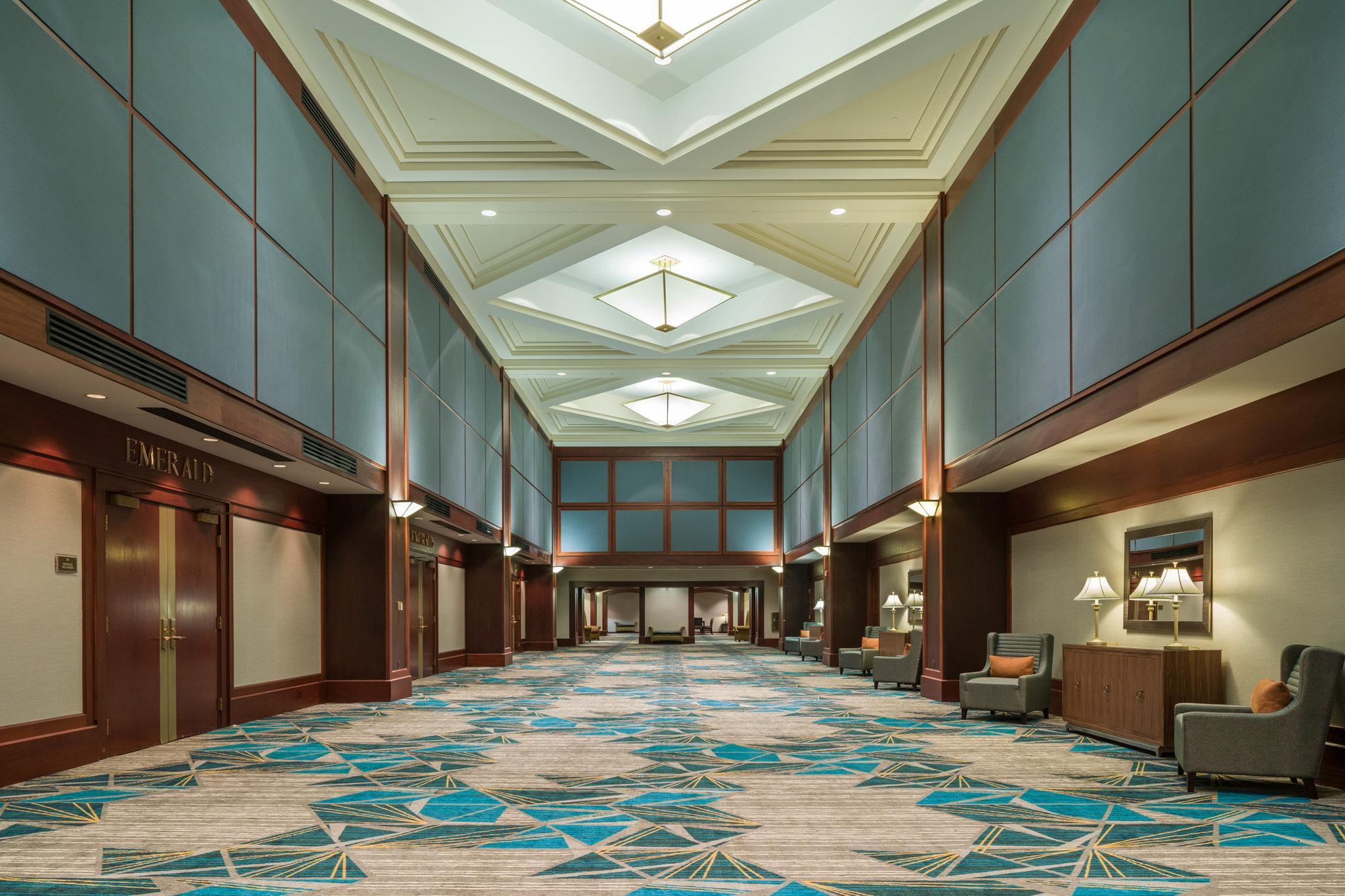 Crowne Plaza Springfield Convention Center By Ihg Hotel Exterior photo